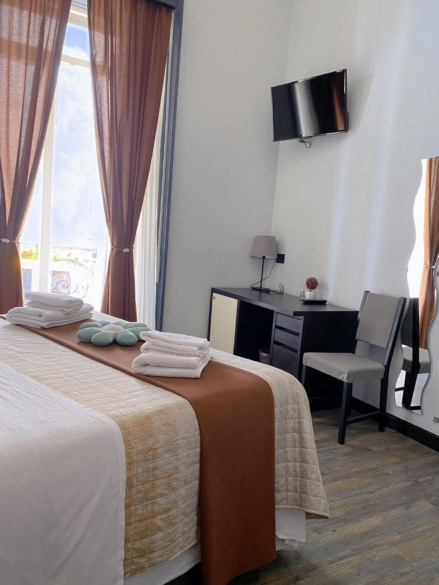 Dolce Vita Rooms เนเปิลส์ ภายนอก รูปภาพ